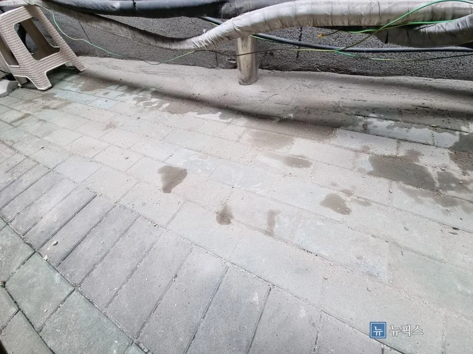 수평을 맞춰 재시공을 마친 보도블럭 전경
